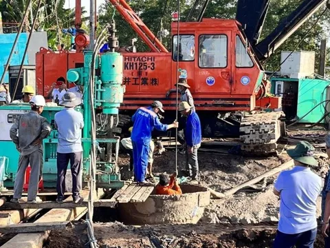 Đưa thiết bị từ Bà Rịa - Vũng Tàu đến cứu hộ bé trai lọt vào trụ bê tông