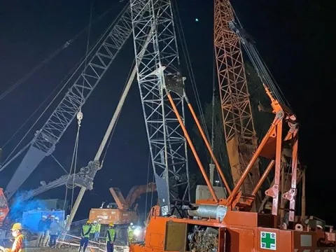 Búa rung 180kW đã đến công trường cứu hộ bé trai lọt vào trụ bê tông