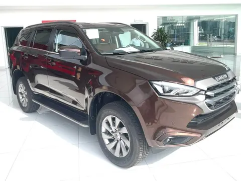 Bảng giá xe Isuzu tháng 1: Isuzu mu-X được ưu đãi tới 26 triệu đồng