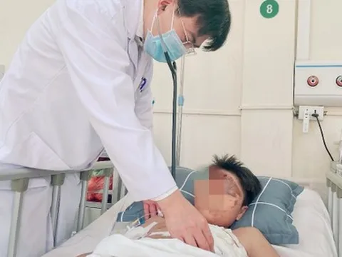 Pháo tự chế phát nổ khiến thiếu niên 14 tuổi bỏng mặt, 2 tay và chân, nghi tổn thương tim