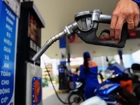 Doanh nghiệp xăng dầu lỗ vì cách tính giá lạc hậu, Bộ Công Thương đề xuất gì?