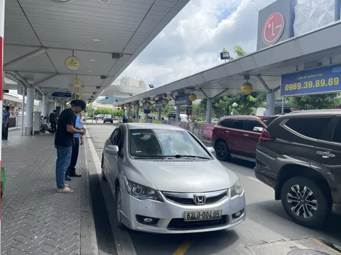 Thêm bãi đậu xe tạm 3.500 để giải tỏa khách sân bay Tân Sơn Nhất