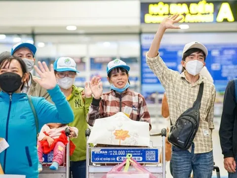 "Chuyến bay mơ ước": Đưa người lao động nghèo về quê đón Tết