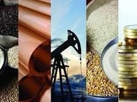 Thị trường ngày 11/1: Giá dầu, sắt thép và đường tiếp đà tăng, vàng vẫn cao nhất gần 8 tháng