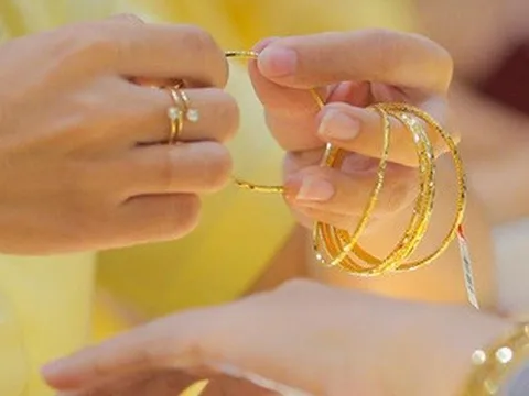 Vàng giao dịch sát mốc 67 triệu đồng/lượng