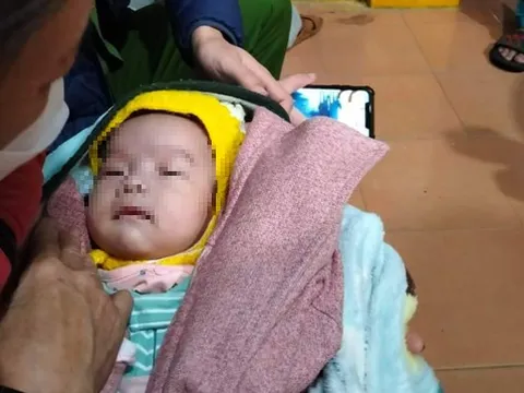 Bé trai khoảng 2 tháng tuổi bị bỏ rơi trước tượng Quan Âm