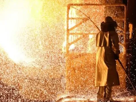 Giá thép, quặng sắt và đồng bật tăng ngay sau khi Trung Quốc mở cửa, đà phục hồi liệu có bền?