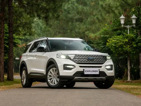 Ford Explorer hết bán "bia kèm lạc", giảm mạnh 100 triệu đồng
