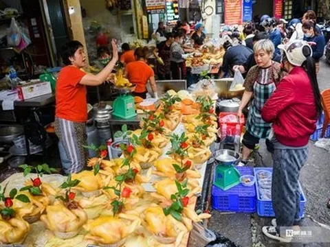 "Gà ngậm hoa hồng" tại “chợ nhà giàu” đắt khách ngày ông Công ông Táo