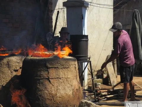 Mưa nhiều, làng nghề đúc đồng ở Khánh Hòa thiếu hàng cung ứng dịp Tết