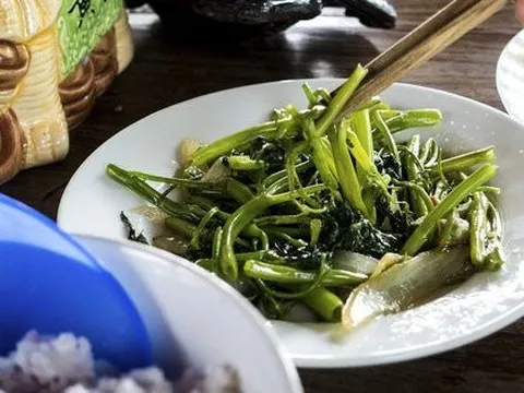 3 thói quen trên bàn ăn có thể làm lây lan vi khuẩn HP