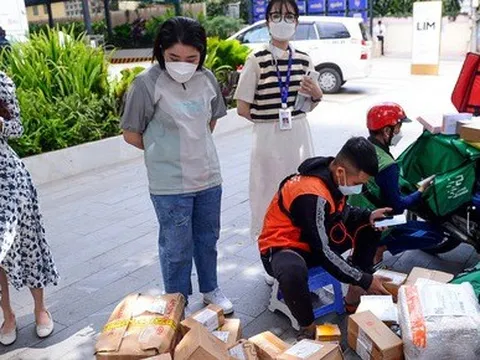 Mua sắm online cuối năm: Coi chừng tiền trao, cháo mất