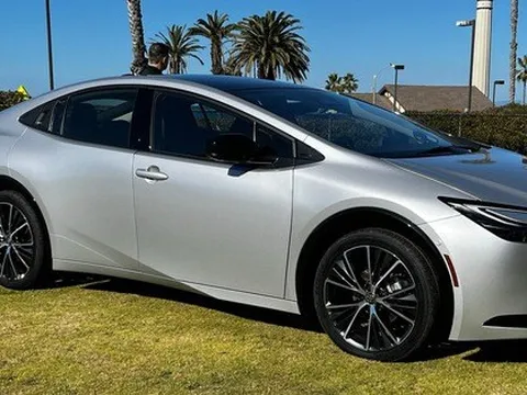 Mua xe Toyota giờ phải dựa vào bốc thăm và may mắn