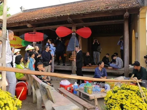 Trải nghiệm Tết Việt hút khách quốc tế tại làng cổ Đường Lâm