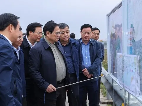 Thủ tướng khảo sát thực địa, thúc đẩy tuyến cao tốc ven biển "quan trọng chiến lược" với Đồng bằng sông Hồng