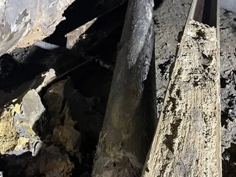 Đồng Tháp: Đã đưa đốt cọc 1 dài 12m lên mặt đất để tìm thi thể bé trai