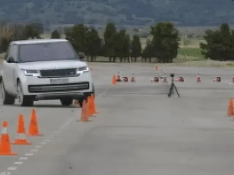 Range Rover chật vật trong bài thử đánh lái, kết quả thấp khó tin