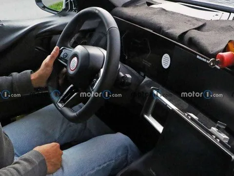 Lộ nội thất BMW X3 mới: Vô-lăng mảnh, màn hình siêu lớn kéo dài và bỏ cần số