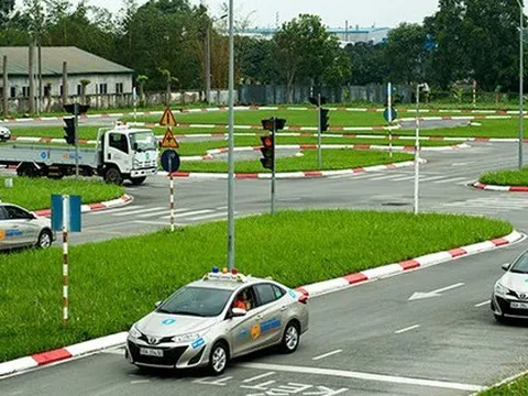 Đề xuất tăng phí sát hạch lái xe