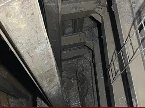 Bé trai lọt xuống trụ bê tông sâu 35m ở Đồng Tháp: Tiếp tục đào đến độ sâu 20m