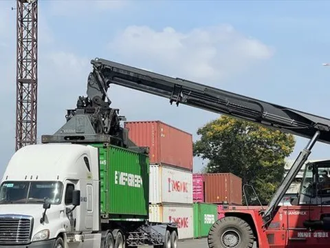 Nhộn nhịp xuất nhập khẩu những ngày giáp Tết