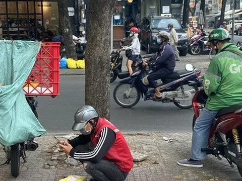 Khổ sở tìm shipper giao hàng ngày cận Tết