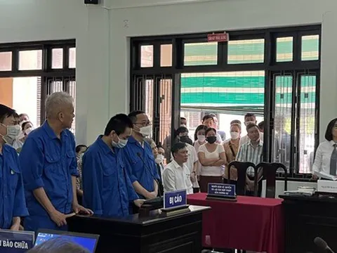 Nguyên bộ sậu sân bay Phú Bài lãnh án về tội nhận hối lộ của hãng taxi