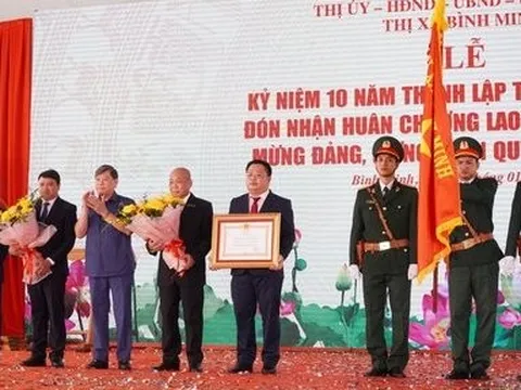 Vĩnh Long: Thị xã Bình Minh đón nhận Huân chương Lao động hạng Nhất