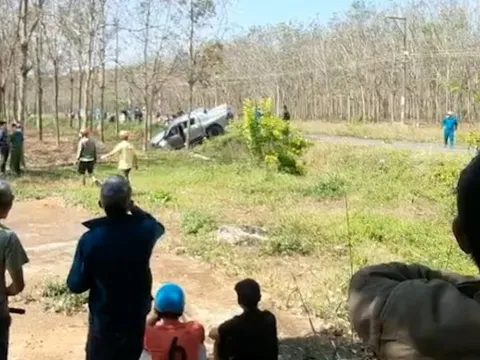 Va chạm với xe bán tải, 2 người đi xe máy tử vong tại chỗ