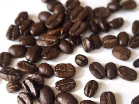 Thức dậy là... uống cà phê, nên không?