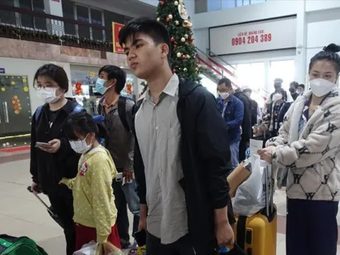 TPHCM: Nhà ga, bến xe 'tăng nhiệt'
