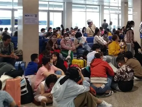 Ngán ngẩm, vạ vật vì delay