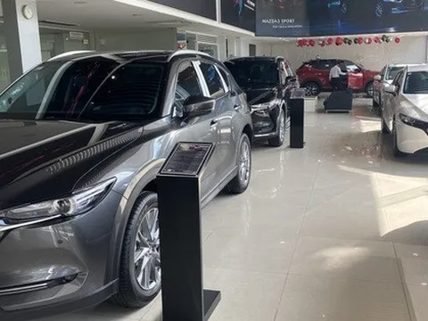 Ôtô giảm giá mạnh vẫn ế ẩm