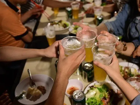 Uống rượu, bia pha nước ngọt liệu có bớt say?