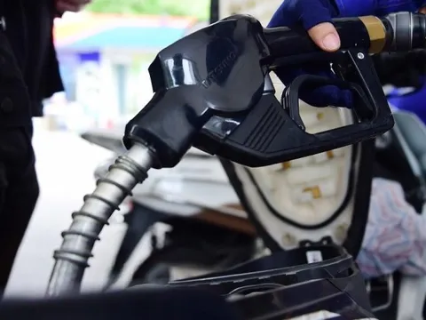 Ổn định lâu dài thị trường xăng dầu bằng cách nào?