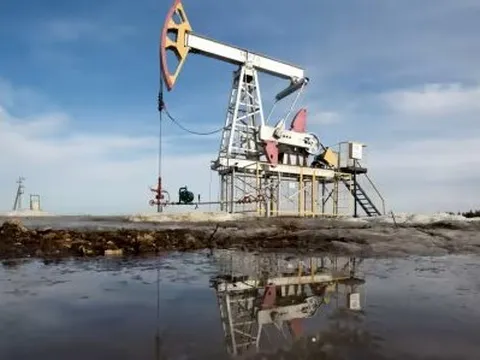 Châu Âu 'mừng như bắt được vàng' khi tìm được thêm loạt nguồn cung dầu mới, Nga ngậm ngùi bán những thùng dầu cuối cùng sang châu Âu