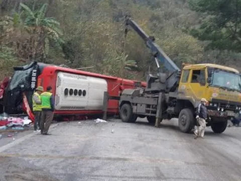 [NÓNG] Tai nạn trên Quốc lộ 6 khiến 21 người thương vong