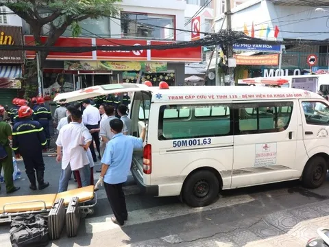 Ảnh: Hiện trường sập cửa hàng Circle K ở TP.HCM khiến một học sinh lớp 9 tử vong