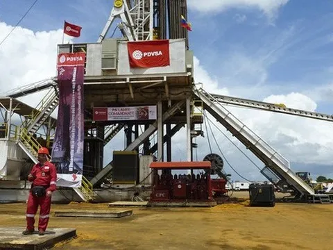 Venezuela bỗng dừng xuất khẩu dầu