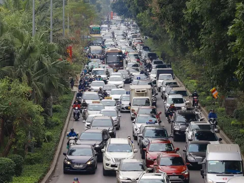 Nhiều tuyến đường Hà Nội ùn tắc chiều 28 Tết
