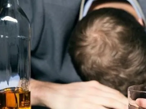 Lưu ý khi uống rượu ngày Tết để tránh ảnh hưởng đến sức khỏe