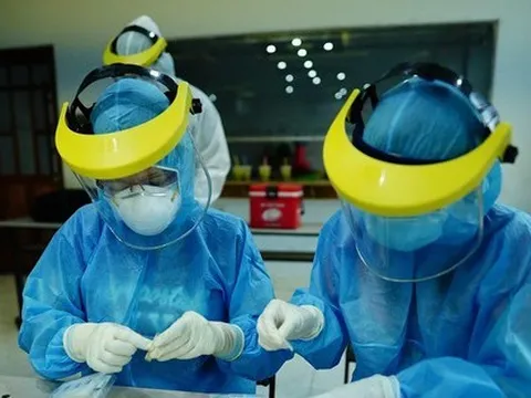 Chuyên gia Anh khuyến cáo đối tượng phải tiêm vắc xin COVID-19 hàng năm