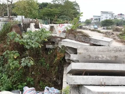 Công trường bỏ hoang ở Hà Nội mất an toàn, ô nhiễm môi trường trong dịp Tết