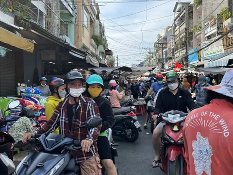 Chợ, siêu thị đông khách kỷ lục