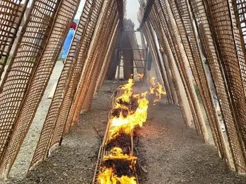 Nhộn nhịp sắc xuân ở “làng không ngủ”