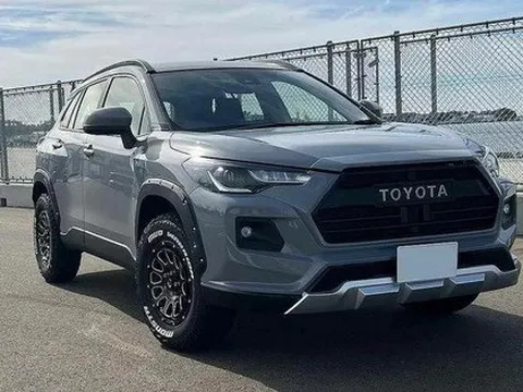 Toyota Corolla Cross độ cho người thích dã ngoại: Trông như RAV4, có cả đồ nghề cắm trại