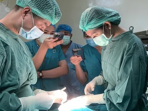 Chuyến công tác “đặc biệt” của vị bác sĩ Bệnh viện Trung ương quân đội 108 trên nước bạn Lào