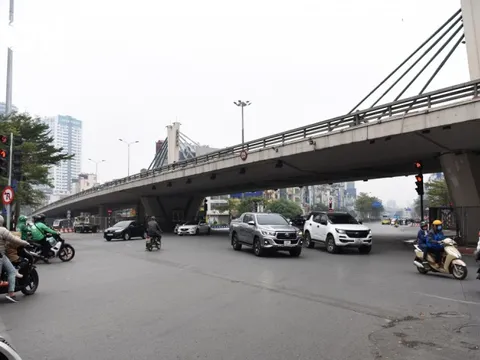 Đường phố Hà Nội vắng hoe chiều 29 Tết