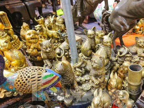 Ngày cuối thảnh thơi, đi chợ Tết mua đồ cổ, đồ cũ