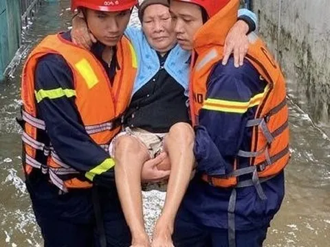 Sau trận mưa lịch sử nhớ mãi tình người đầm ấm